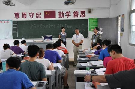 巡考組巡查考場(chǎng)秩序