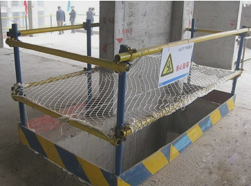二級建造師考試建筑工程施工安全管理：洞口、臨邊防護
